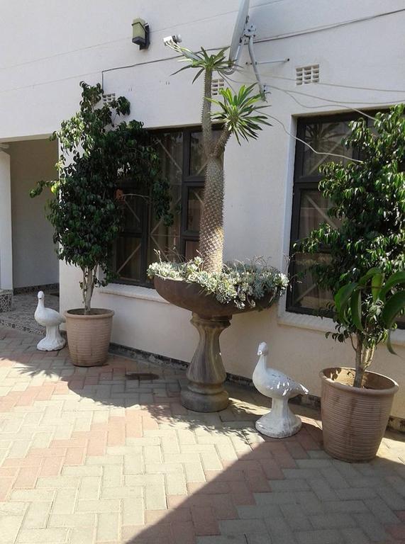 Upper Room Guest House Francistown Exterior foto